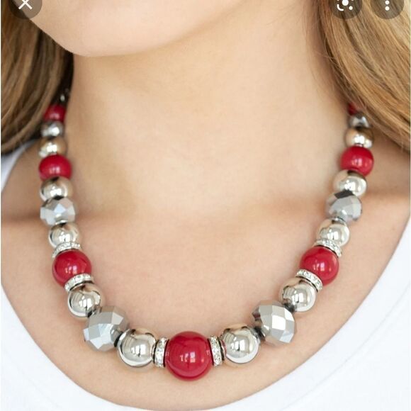 NWT Paparazzi Weekend Party Red & Silver Necklace - Picture 1 of 6